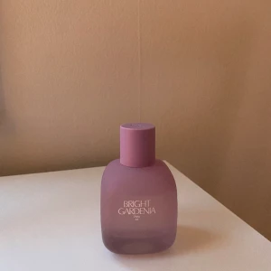Zara parfym - Använd men mycket kvar. Doft: Bright Gardenia 