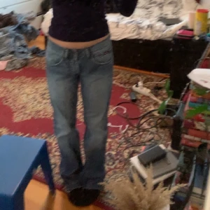 lågmidjade raka jeans - lågmidjade raka jeans från blend denim, passar mig som är ca 155 och brukar ha storlek xs elr s ❤️ inga defekter, kom privat för fler frågor😇