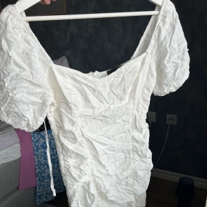 Klänning  - Så fin studentklänning som tyvärr är för liten för mig, aldrig använd 🌸