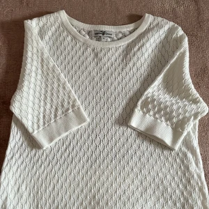 Tröja  - Så fin tröja med hål i från Hampton republic. Nästan aldrig använd men Såå fin. Storlek S och säljer för 200+frakt