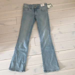 Bootcut byxor - Super fina och endast testade. Säljer eftersom dem inte passar. Köpta för typ 300kr. Dom har inga fickor i bak!! Kolla min bio ˚✧