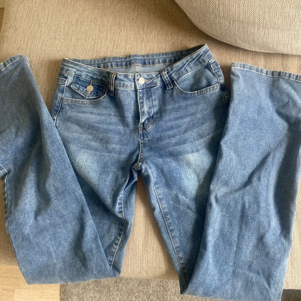 Köpta på shein men bra kvalitet, aldrig använt passar mig i längden som är 171 cm . Jeans & Byxor.