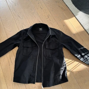 ZARA Overshirt - Mer eller mindre oanvänd overshirt. Skick 10/10