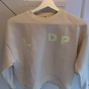 Fin tröja från LCDP som inte kommer till användning😙 pris är diskuterbart😻
