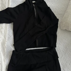 Stickat set - Stickad set i storlek 164(xs)