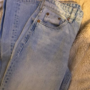 Jeans  - Ljusa ljeans från zara, mkt fina skick! Strl 34.