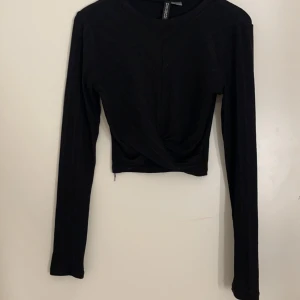 Tröja  - Säljer för att jag ej använder den och bara hänger i min garderob 