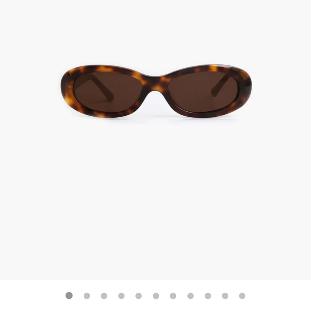 Säljer mina Corlin Eyewear solglasögon i modellen ”Louis tortoise Brown” (SLUTSÅLDA) då de ej passar mig helt, endast använda en gång därav lika bra skick som nya, skriv om ni vill ha egna bilder!. Accessoarer.
