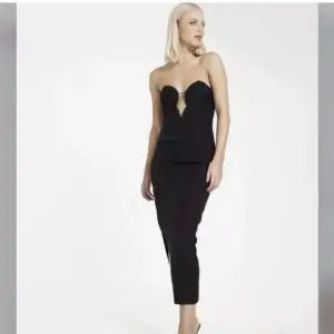 Superfin helt oanvänd klänning från Bardot i strlk Small💗  Nypris: 1249kr💗 säljer den för 800kr men pris går att diskuteras💞