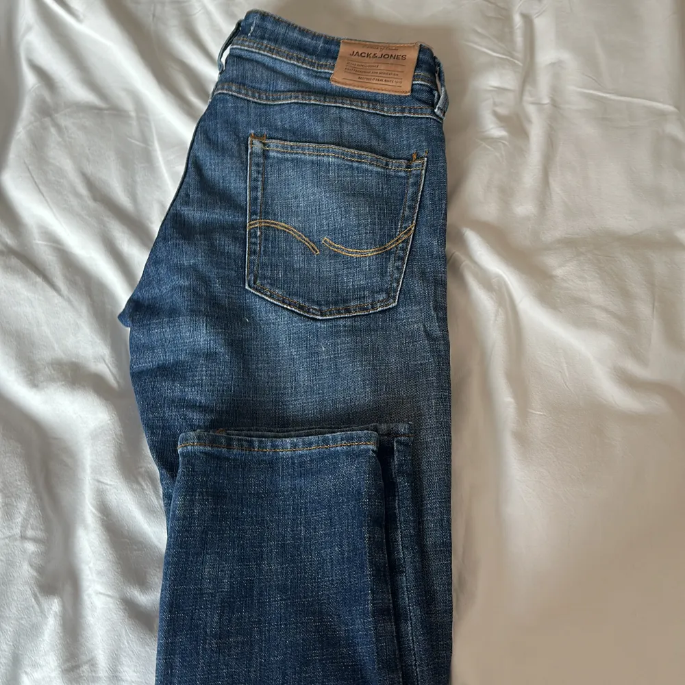 Tja, säljer ett par Jack and Jones jeans. Fint skick 7/10. Hör av dig vid minsta fundering. Mvh ES Resell 💯💭💫. Jeans & Byxor.
