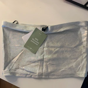 Festlig bandeau topp  - Aldrig använt , väldigt fin och glansig 🩷