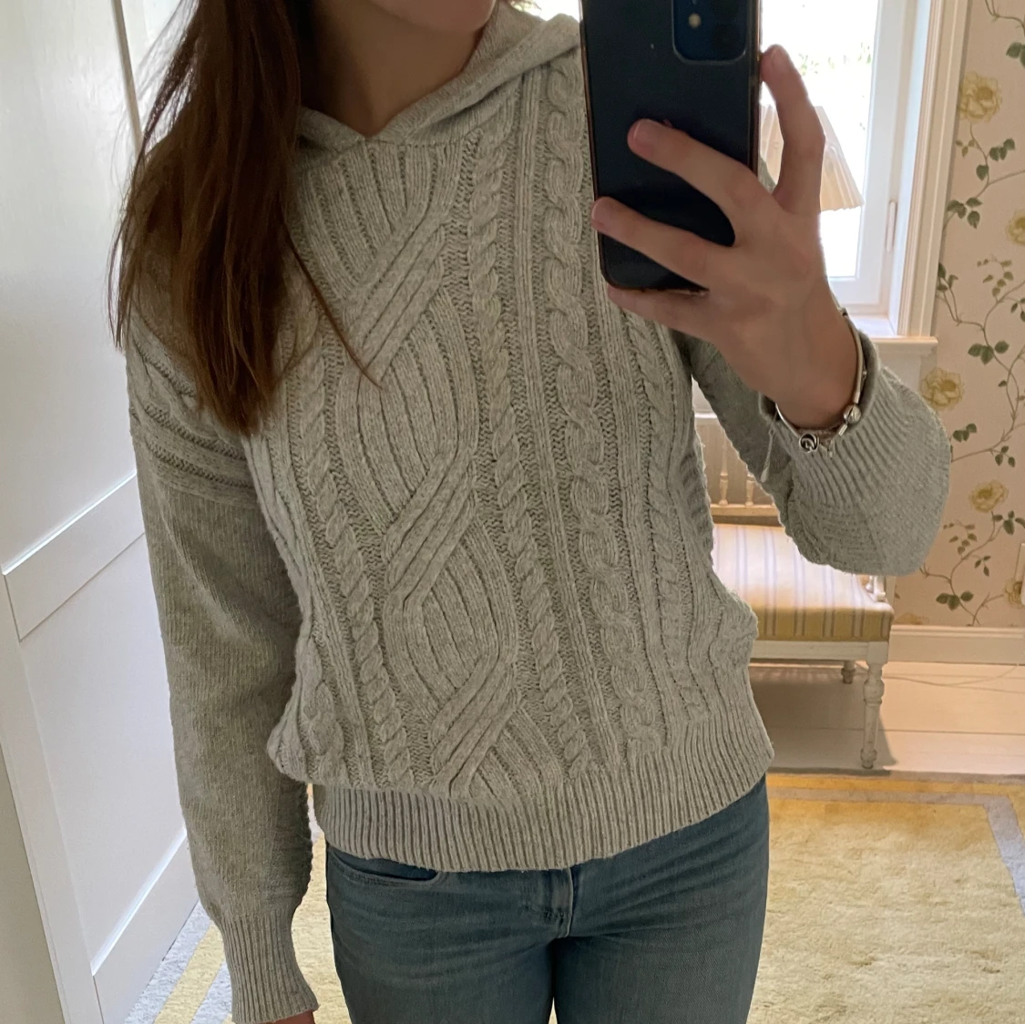 Stickad tröja m luva