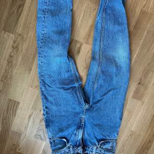 Säljer nu ett par riktigt fräscha nudie jeans i storlek 25/26! Nästan nyskick Nypris 1500kr Mitt pris 600kr!