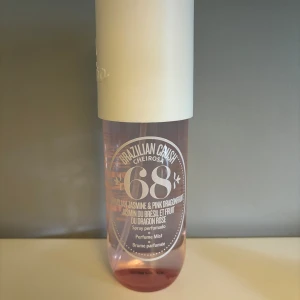 Body mist  - Sol de Janeiro 68. Säljer då jag köpt en annan, nästan aldrig använd. Ny pris 300 säljer för 220❤️