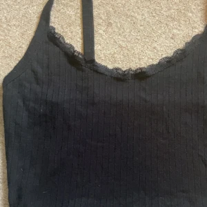 Linne med spets - Gulligt linne med spets🩷 inga defekter!  Urringat vid användning‼️