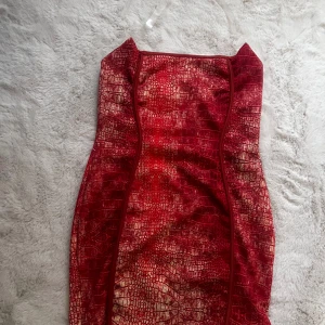 Prettylittlething klänning  - Bra skick, storlek 10