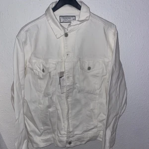 Ljung Off White Jacka - Aldrig använd, ord pris 1700kr 