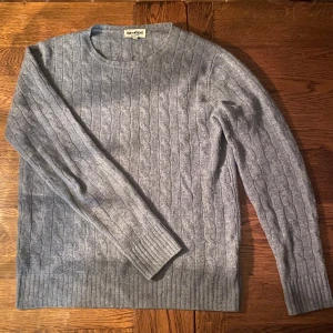 Soft Goat Kashmir Tröja - Skick: 10/10 (endast använd 1 gång) Storlek: M  Nypris: 2695 kr 100% Kashmir