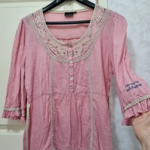 Blus - Blus, liknande Odd Molly