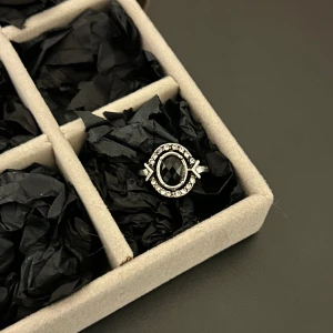 Ring i rostfritt stål  - Begagnad uppiffad ring i väldigt fint skick!