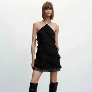 Klänning  - Jättesnygg klänning från Mango!! Nypris 600kr. Endast använd en gång. Kontakta privat för fler bilder 🤗