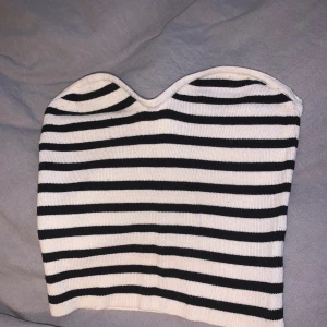 Topp - Söt topp  i princip oanvänd. Storlek xs