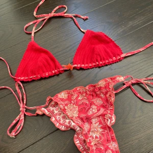 Röd bikini  - En röd bikini ifrån Women’secret! Storlek 70B i toppen och S i underdelen💕Aldrig använt och säljer därmed!!