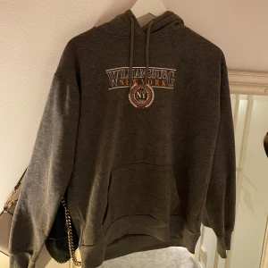 Hoodie - Hoodie i ett mjukt material, bra skick🤍