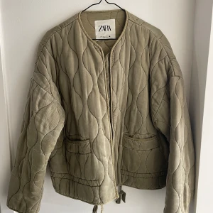 Vårjacka - Jätte fin vårjacka från förra årets zara kollektion☺️ 