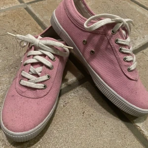 Ljusrosa skor - Ljusrosa superfina sommarskor.