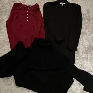 Stickade tröjor - Överdelar från olika märken. Skriv vilken/vilka ni är intresserade av och ifall ni vill ha bättre bilder skickar jag direkt!🤝(ni bestämmer pris)