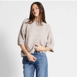 Stickad tshirt  - Säljer denna slutsålda stickade T-shirten från lager157🤍 200+frakt