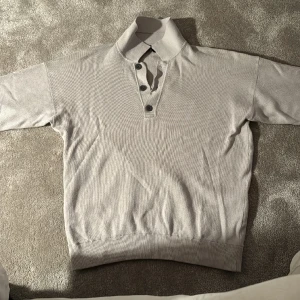 Massimo Dutti långärmad ull tröja - Grå långärmad ulltröja från Massimo Dutti. Sparsamt använd, fortfarande i nyskick