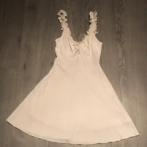 En sommar klänning  - Köpte den för 200kr men säljer den för billigare  