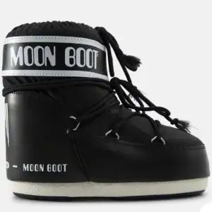 Söker ett par moon boots i storlek 39 helst svart 