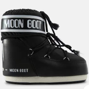 Sökes  - Söker ett par moon boots i storlek 39 helst svart 