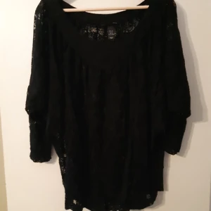 Spetstunika - Spetstunika i bra skick.