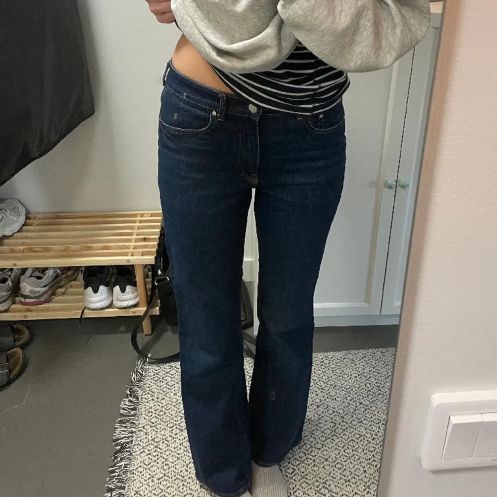 Jeans från h&m i nyskick! Låg midja och långa i benen (jag är 176cm lång). Jeans & Byxor.