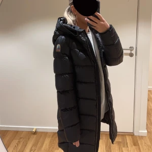 Parajumper jacka - Säljer min jacka som använts i 2 månader❤️ hittat ny jacka drav säljer jag, Väldigt bra skick som ny, storlek S. Nypris 7099kr går ej att prisdiskutera!