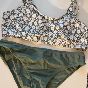 Grönblommig bekini - Använd men fint skick