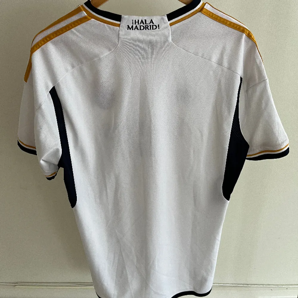 Real Madrid tröja. T-shirts.