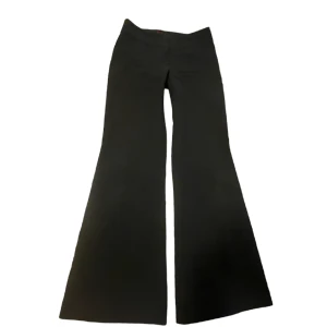 💋snygga bootcut kostymbyxor!💋 - Assnygga lågmidjade bootcut kostymbyxor! Jag köpte dessa för ett litet tag sedan men de är fortfarande i jättebra skick utan defekter. Kontakta jättegärna för fler bilder eller om andra frågor!❤️