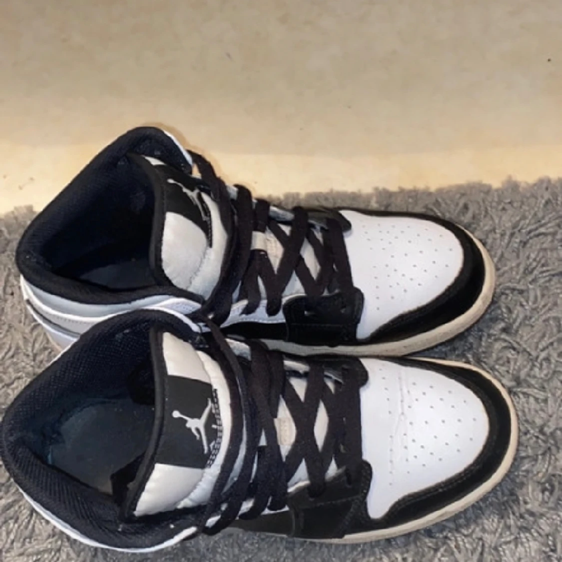 Air jordans mid 1 shadow grey i storlek 37,5 - 91