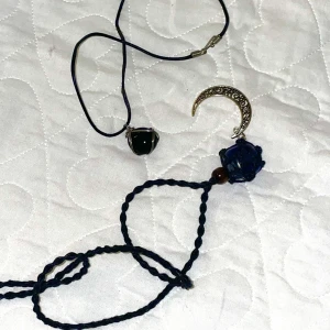 kristallhalsband - 2 st kristallhalsband! 15kr per halsband, 20kr för båda❣️