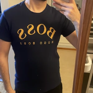 T-shirt  - Är använd ett fåtal gånger 