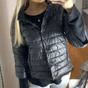 Herno liknande jacka! - Super snygg trekvartsärmad jacka som liknar dem från herno! Nyskick storlek xs men passar även S❤️