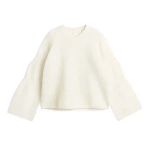 Stickad tröja  - Säljer den då jag inte använder den. Stilett xs men skulle mer säga s-m