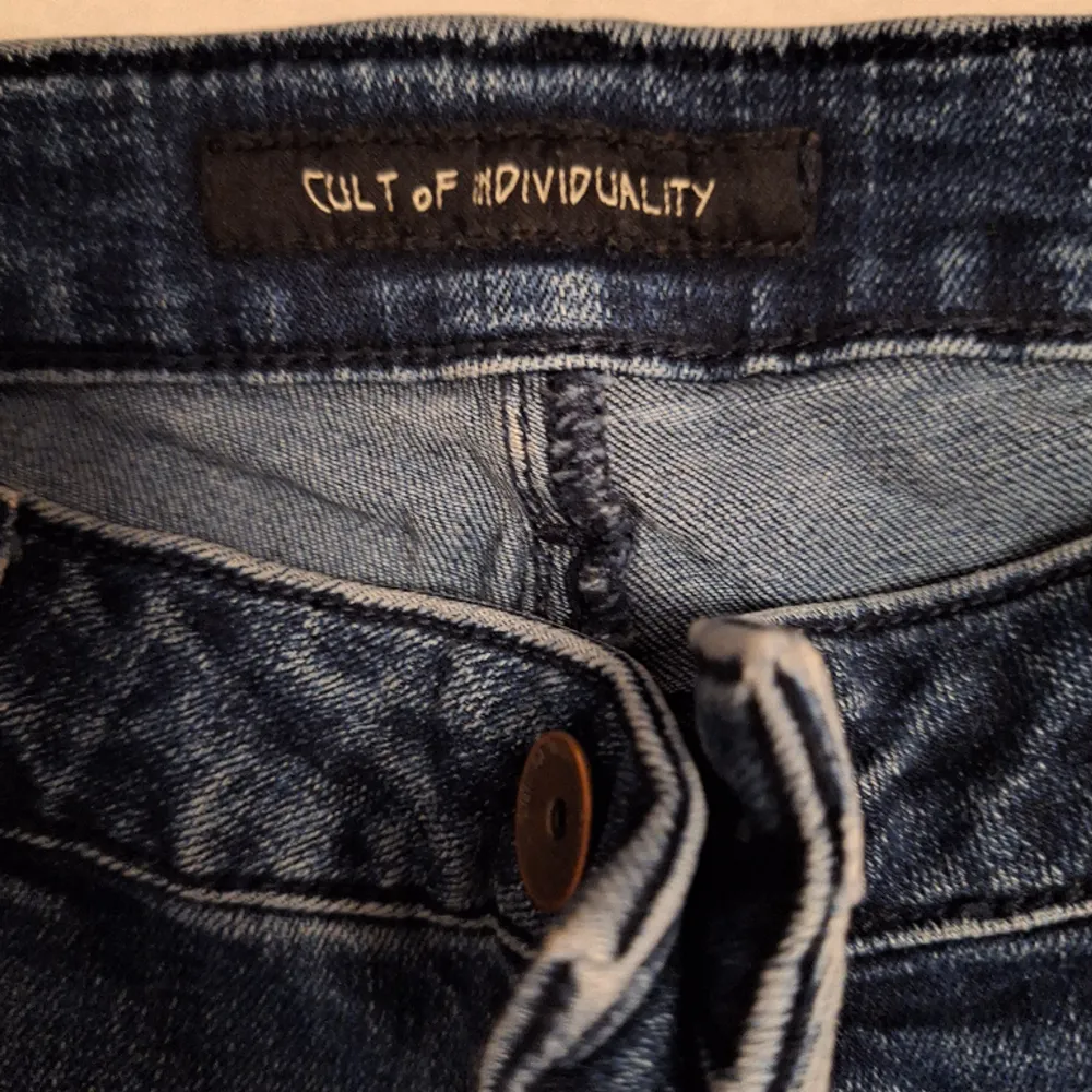 Super snygga jeans från cult of individuality.Ny pris över 2000.. Jeans & Byxor.