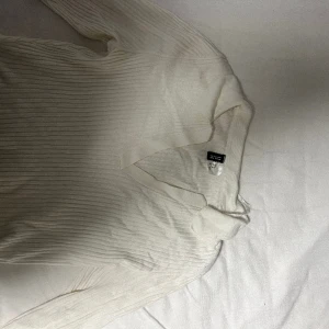 Långärmad tröja - En tröja från hm som inte kommer till användning❤️