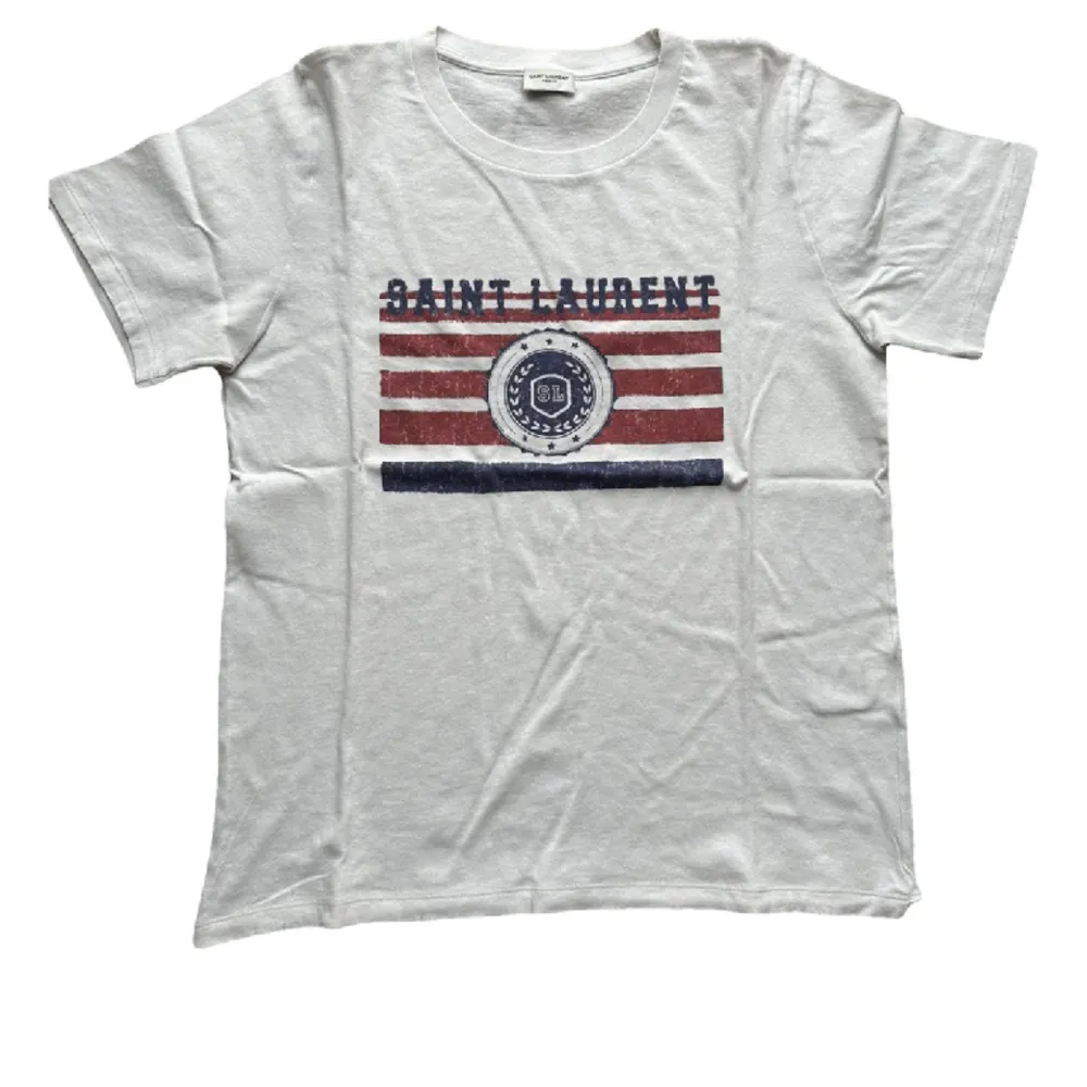 Saint Laurent t shirt. Storlek S men sitter som M/L. Aldrig använd. T-shirts.